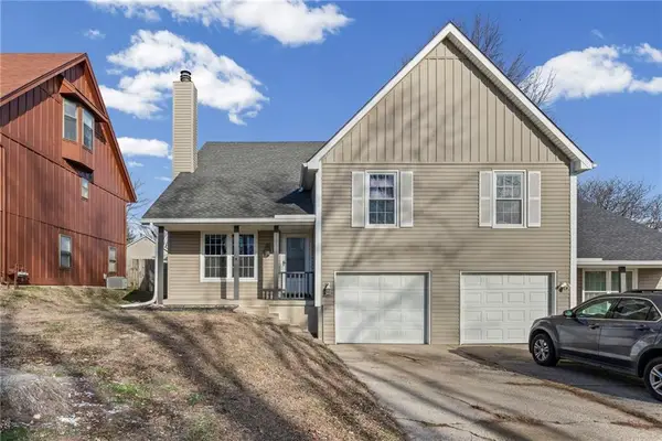 1422 La Chateau Drive, Liberty, MO 64068