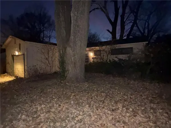 7216 Beverly Street, Overland Park, KS 66204