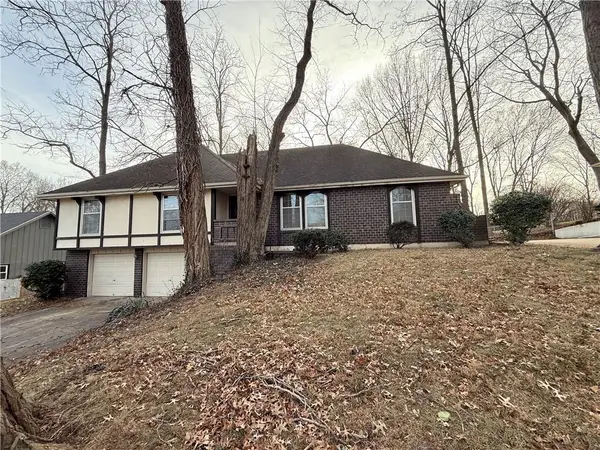 7026 Lakeshore Drive, Raytown, MO 64133