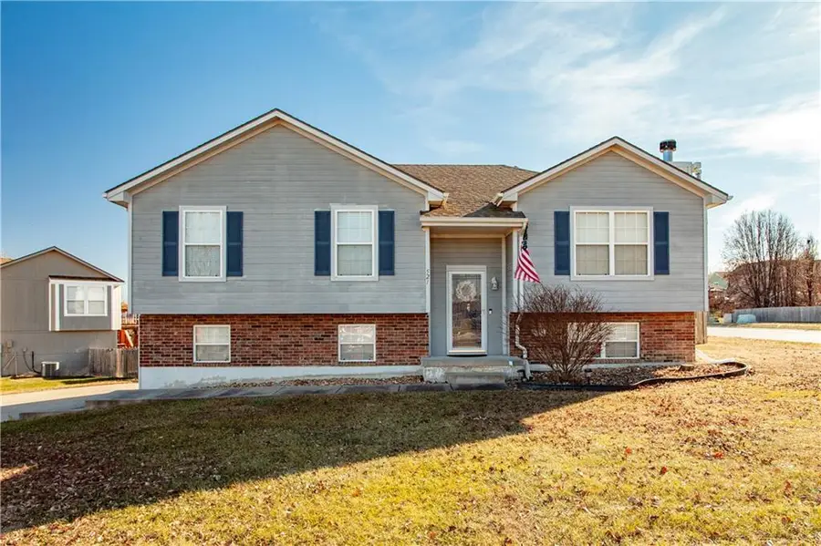 521 SW Lakeview Drive, Grain Valley, MO 64029 - Image #2
