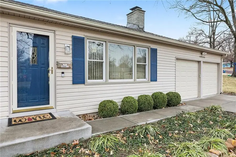 10244 Reeds Drive, Overland Park, KS 66207 - Image #3