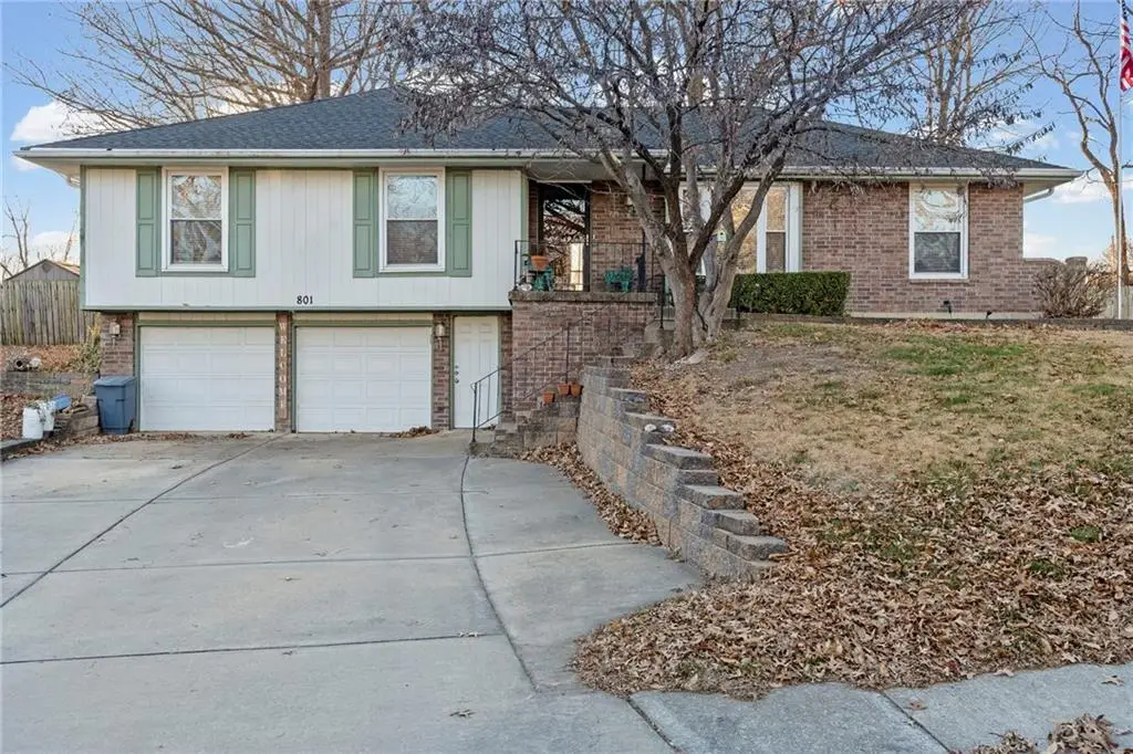 801 NE 73rd Place, Gladstone, MO 64118 - Image #1