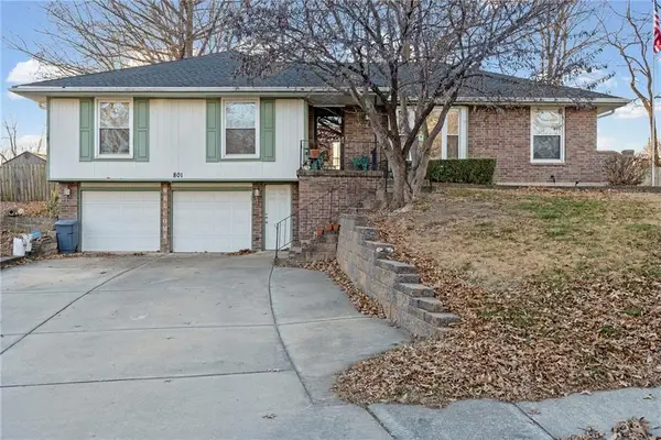 801 NE 73rd Place, Gladstone, MO 64118