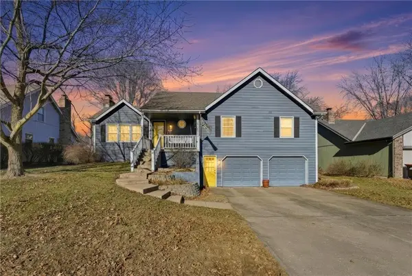 1004 SE 5th Terrace, Lee's Summit, MO 64063