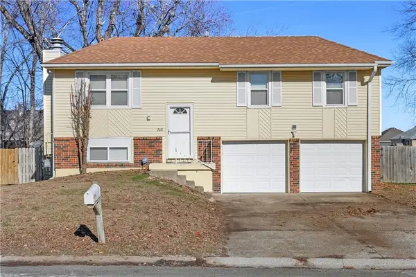 208 Manor Lane, Buckner, MO 64016