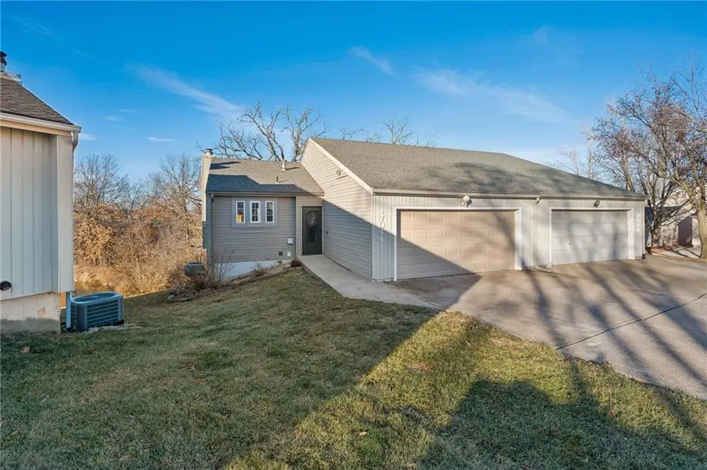 7044 N Askew Avenue, Gladstone, MO 64119 - Image #1