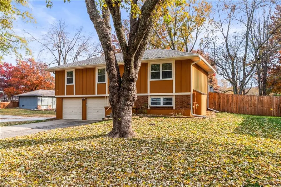 2608 SW Shamrock Drive, Blue Springs, MO 64014 - Image #2