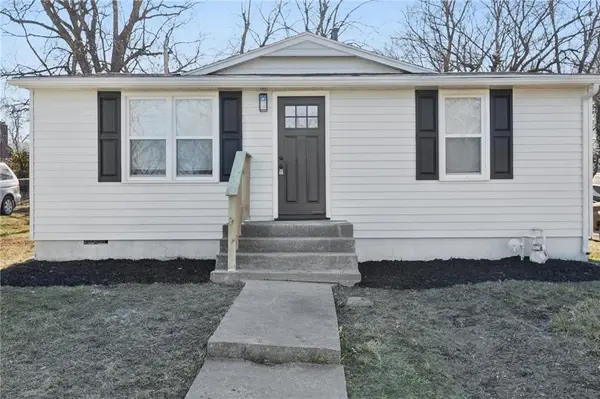 705 E Shady Lane, Harrisonville, MO 64701