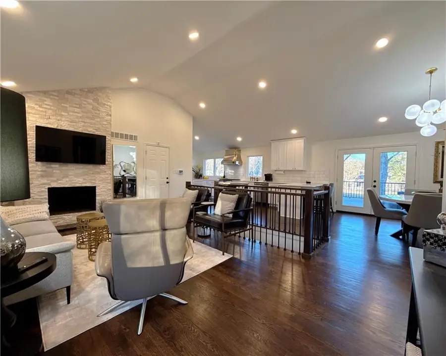 9737 Mohawk Drive, Overland Park, KS 66206 - Image #3