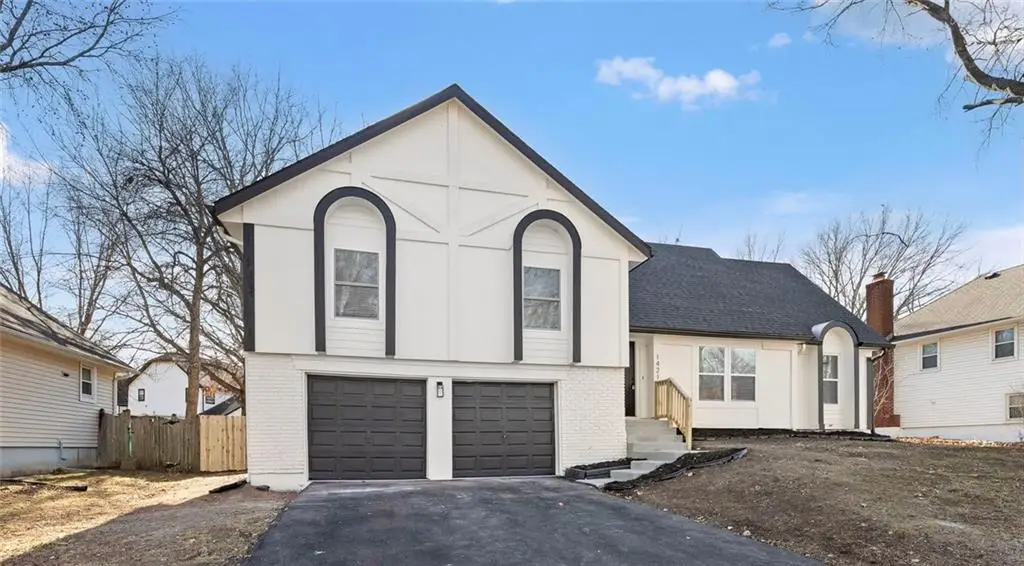 1421 E Stagecoach Drive, Olathe, KS 66062 - Image #1