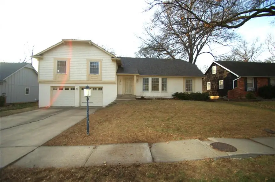 10120 Glenwood Street, Overland Park, KS 66212 - Image #2