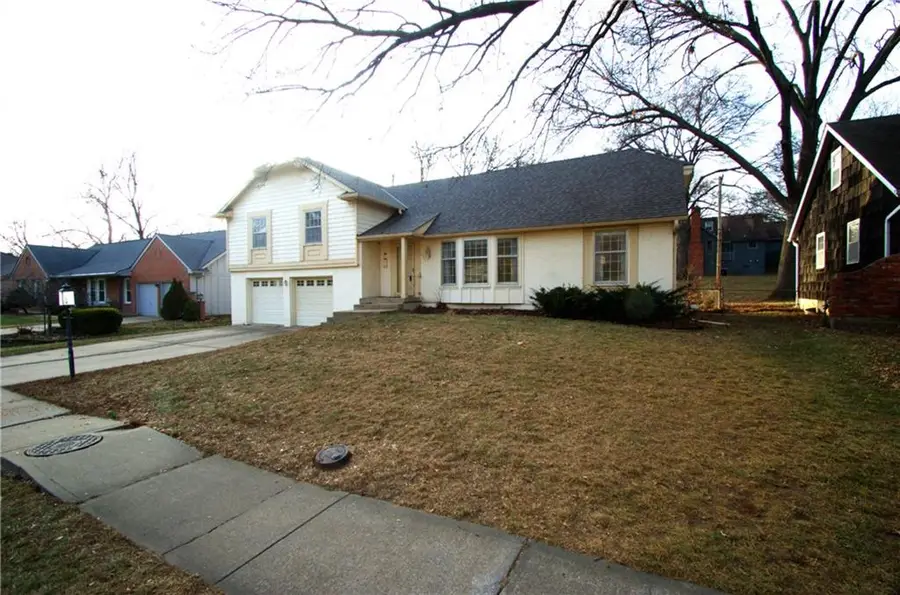 10120 Glenwood Street, Overland Park, KS 66212 - Image #3