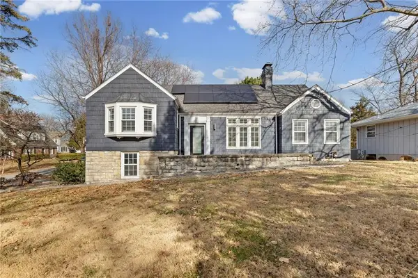 102 NE Briarcliff Road, Kansas City, MO 64116