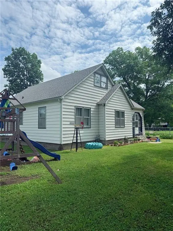 704 W 2nd Street, Coffeyville, KS 67337 - Image #2