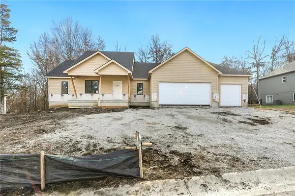 305 SW 17th Street, Oak Grove, MO 64075