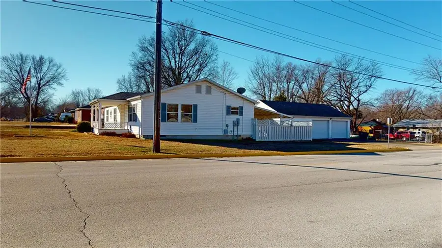 1205 N Lynn Street, Nevada, MO 64772 - Image #2