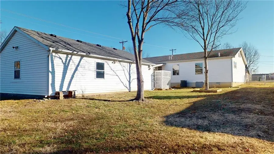1205 N Lynn Street, Nevada, MO 64772 - Image #3
