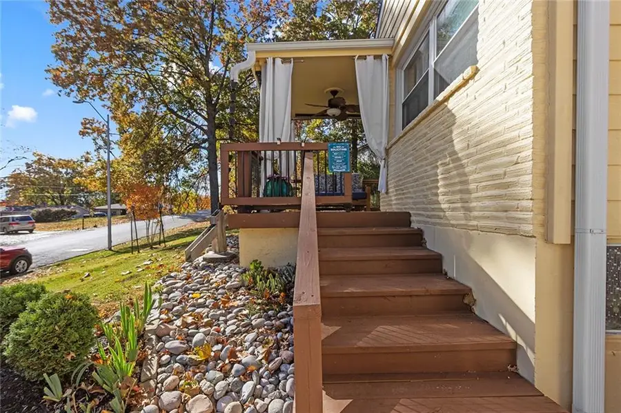 6204 N Robinhood Lane, Kansas City, MO 64151 - Image #2