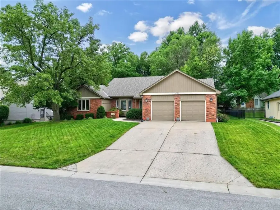 2536 NW Bent Tree Circle, Lees Summit, MO 64081 - Image #3