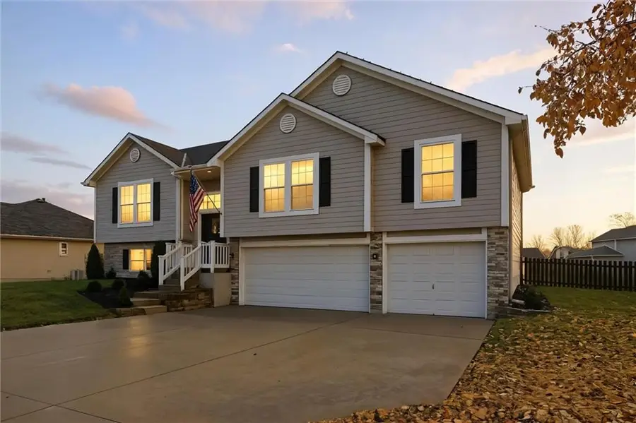 328 SW Chatham Court, Lees Summit, MO 64082 - Image #3