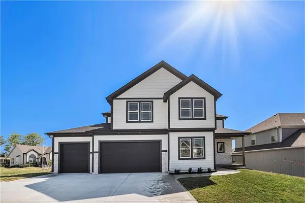 7360 NW Clore Drive, Parkville, MO 64152