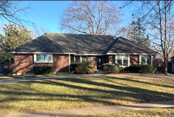 9103 Roe Avenue, Prairie Village, KS 66207
