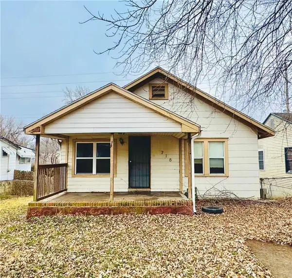 718 Thompson Avenue, St Joseph, MO 64504