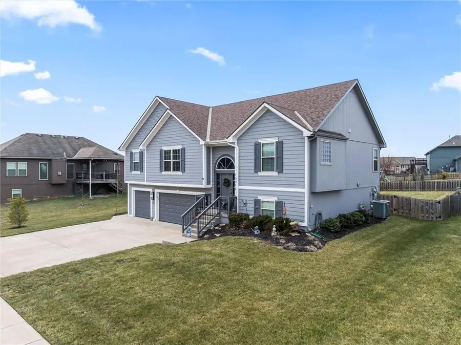 10918 N Richmond Avenue, Kansas City, MO 64157 - Image #2