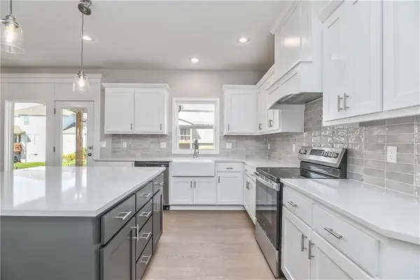 2714 W Park Street, Olathe, KS 66061