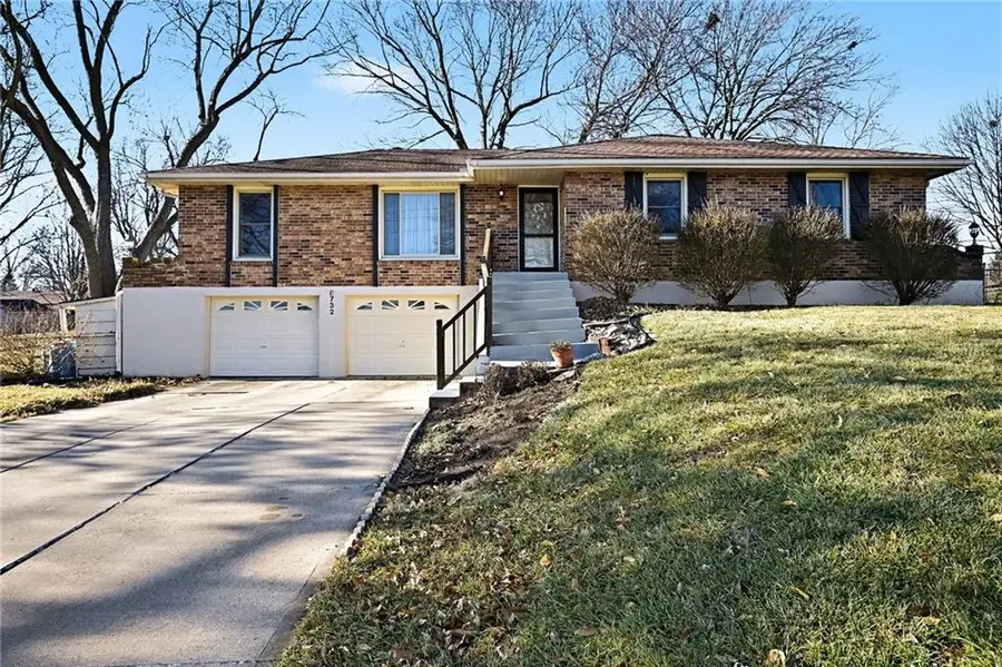 8732 Old Stagecoach Road, Kansas City, MO 64154 - Image #2