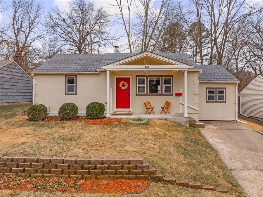 8656 Sleepy Hollow Road, Kansas City, MO 64114 - Image #2