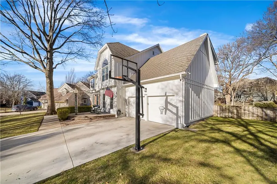 12916 Rosewood Street, Leawood, KS 66209 - Image #3