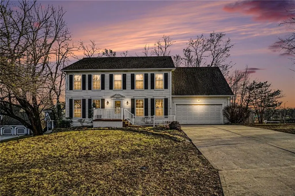 8645 Greenwood Lane, Lenexa, KS 66215 - #1
