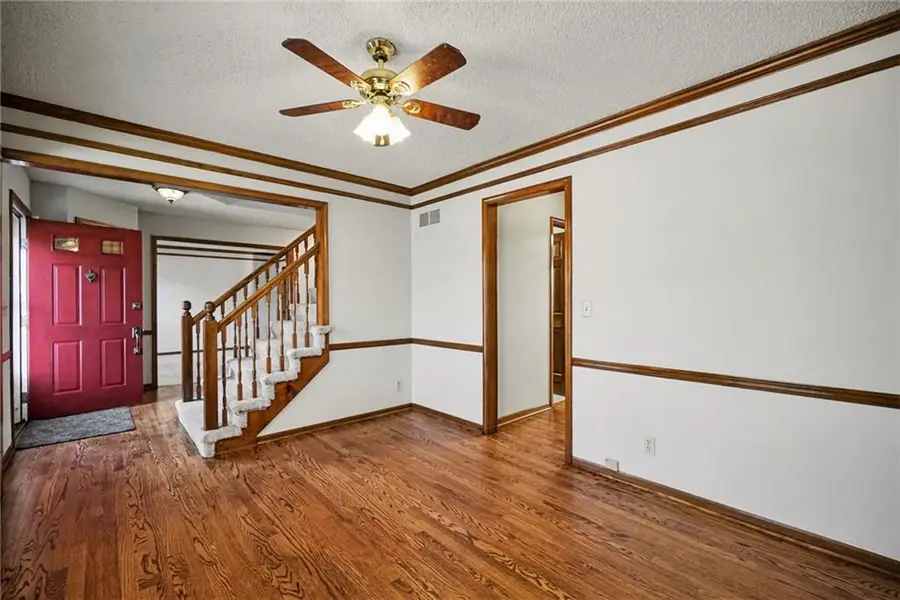 8645 Greenwood Lane, Lenexa, KS 66215 - #2