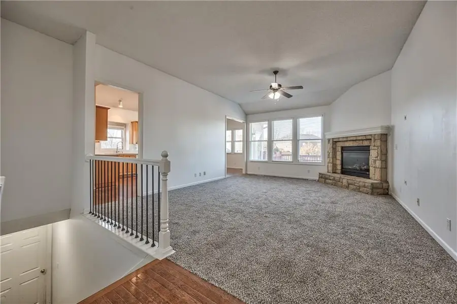 123 N Indian Wells Drive, Olathe, KS 66061 - Image #3