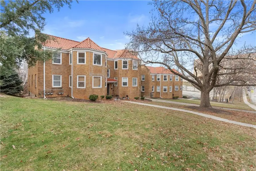4942 Walnut Street #2 South, Kansas City, MO 64112 - Image #2