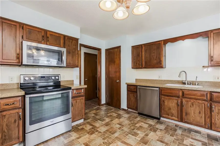 504 Brookridge Drive, Harrisonville, MO 64701 - #3