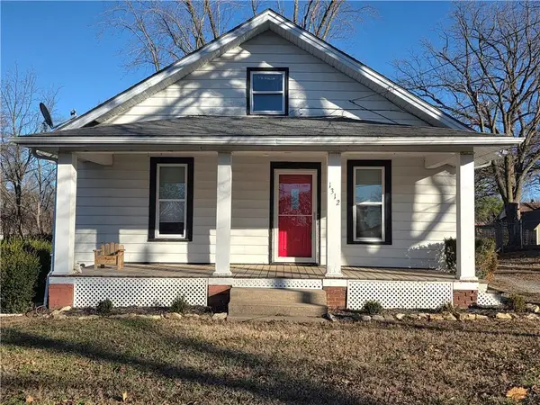 1312 N Main Street, Nevada, MO 64772