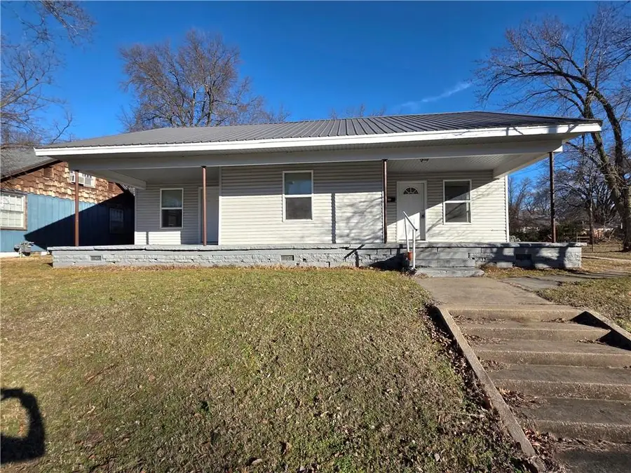 822 N Ash Street, Nevada, MO 64772 - #2