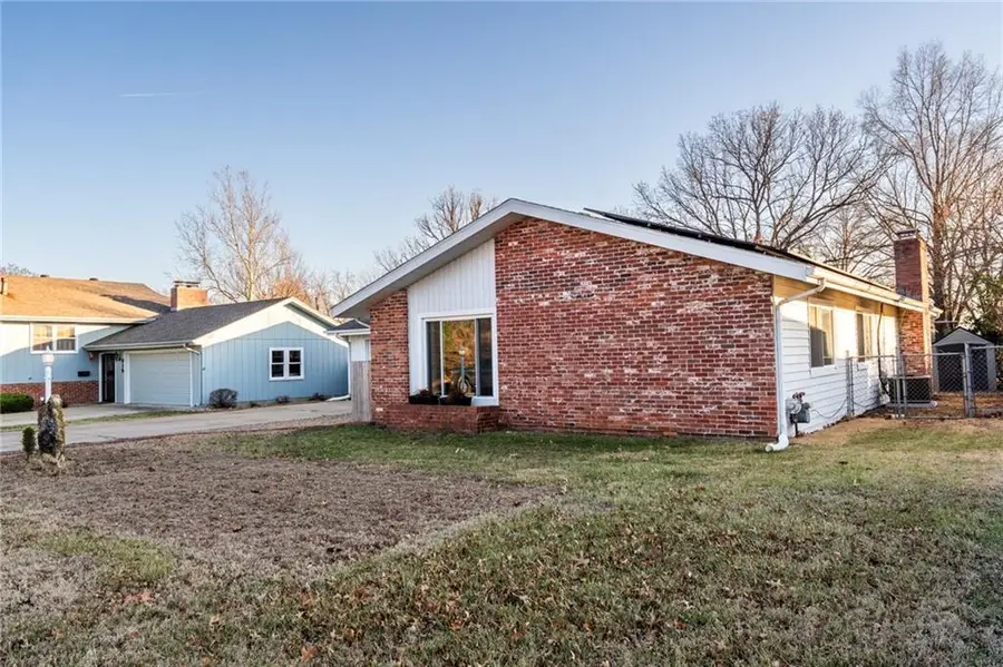 925 W 27th Terrace, Lawrence, KS 66046 - Image #2