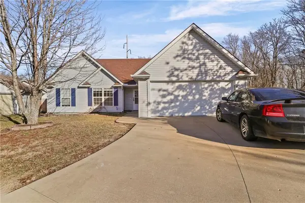1007 SW Blue Branch Drive, Grain Valley, MO 64029