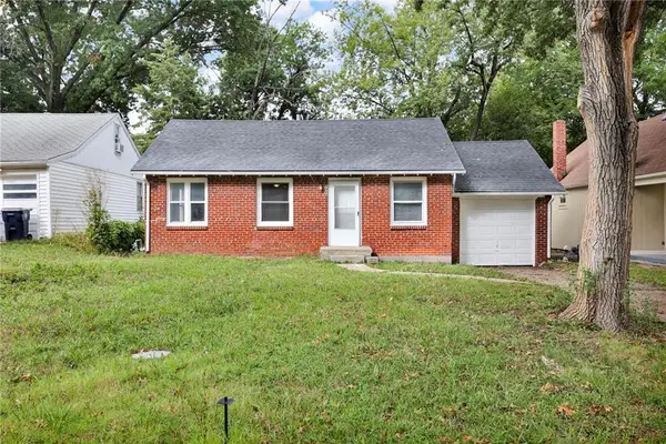 7406 Tracy Avenue, Kansas City, MO 64131