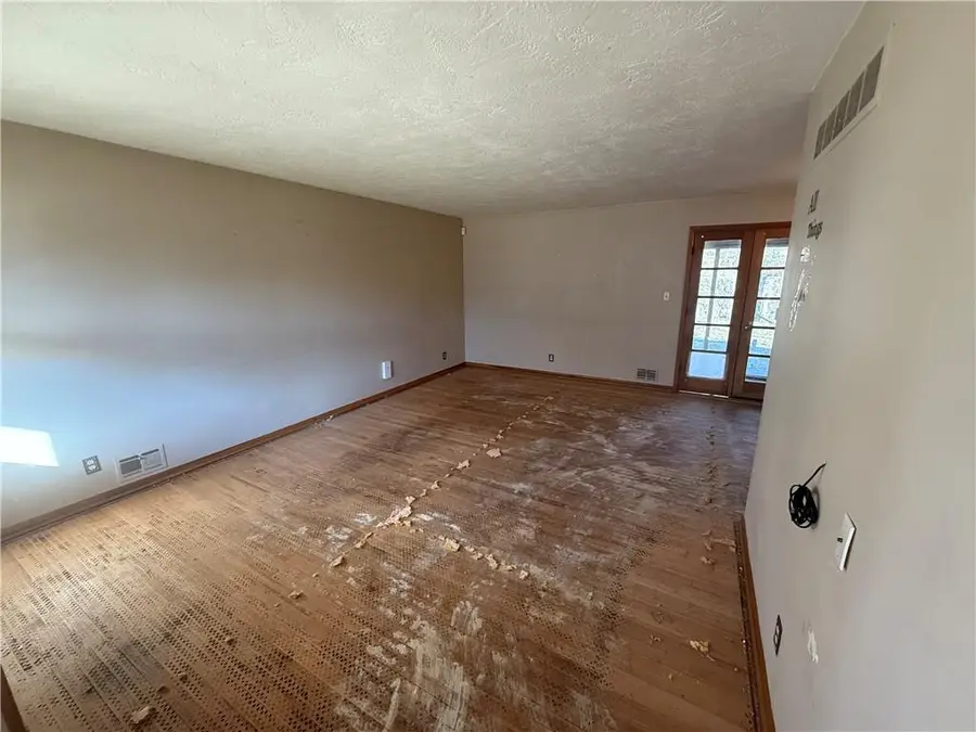 415 N 31st Street, Kansas City, KS 66102 - #3