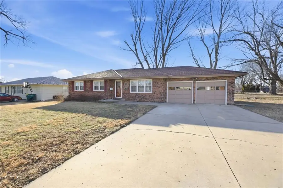 6018 Richards Drive, Shawnee, KS 66216 - #3