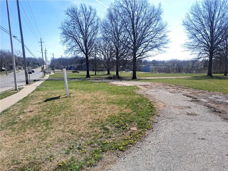 7205 Longview Road, Kansas City, MO 64134 - #3