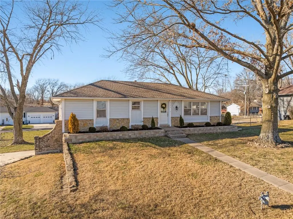 8590 Wycoff Drive, De Soto, KS 66018 - Image #1
