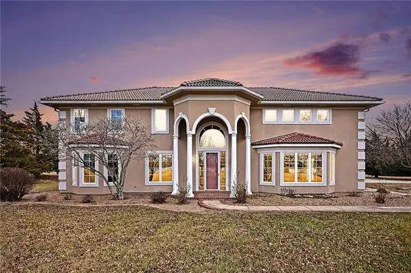 15555 N Moonlight Road, Olathe, KS 66061