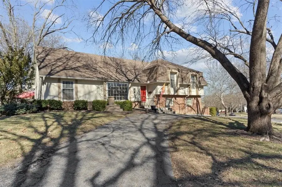 634 W Santa Fe Trail, Kansas City, MO 64145 - #2