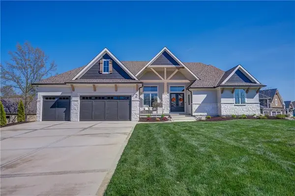 2 Sequoyah Point, Lake Winnebago, MO 64034