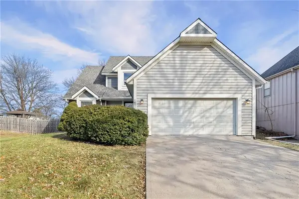 14715 S Summertree Lane, Olathe, KS 66062